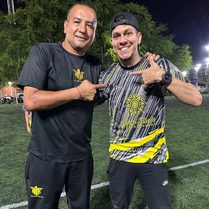 Equipo fútbol uniformes Life Deportes